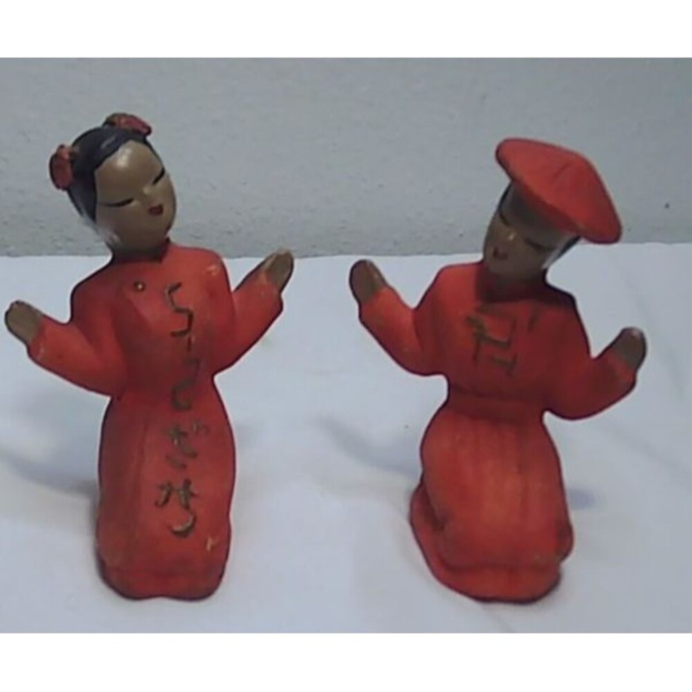 Vintage Asian Kneeling Man and Woman in Red Salt and Pepper Shakers 3.5"